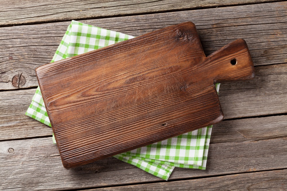 https://blog.woodpeckerscrafts.com/wp-content/uploads/2020/08/3-reasons-why-wooden-cutting-boards-better-than-plastic.jpg